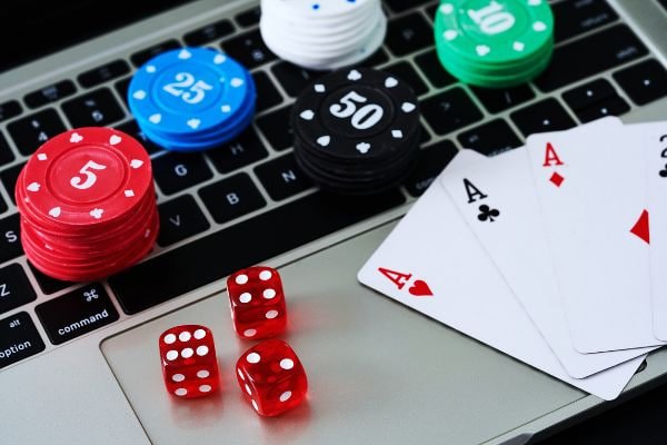 uk99 FAQ and support-style homepage section with bright gaming backdrop